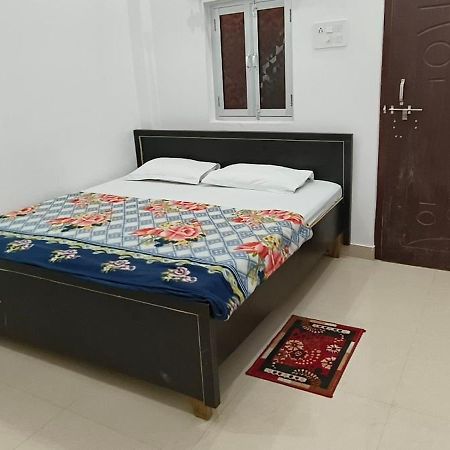 Maa Kaushalya Guest House In Ayodhya エクステリア 写真